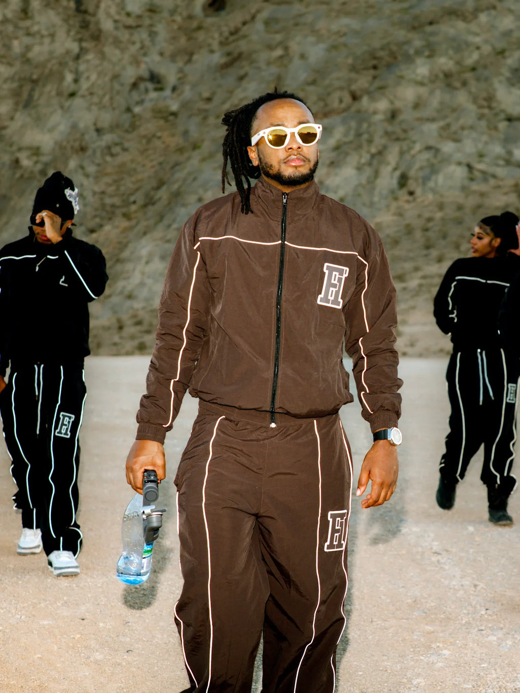 ESSENTIAL WINDBREAKER TRACKSUIT BROWN